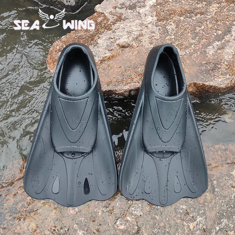 New colored swimming training fins for summer tourism, elastic and soft silicone diving frog shoes