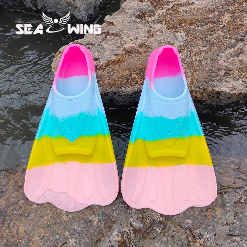 New colored swimming training fins for summer tourism, elastic and soft silicone diving frog shoes