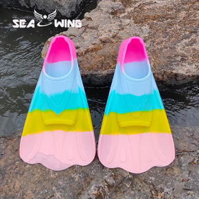 New colored swimming training fins for summer tourism, elastic and soft silicone diving frog shoes