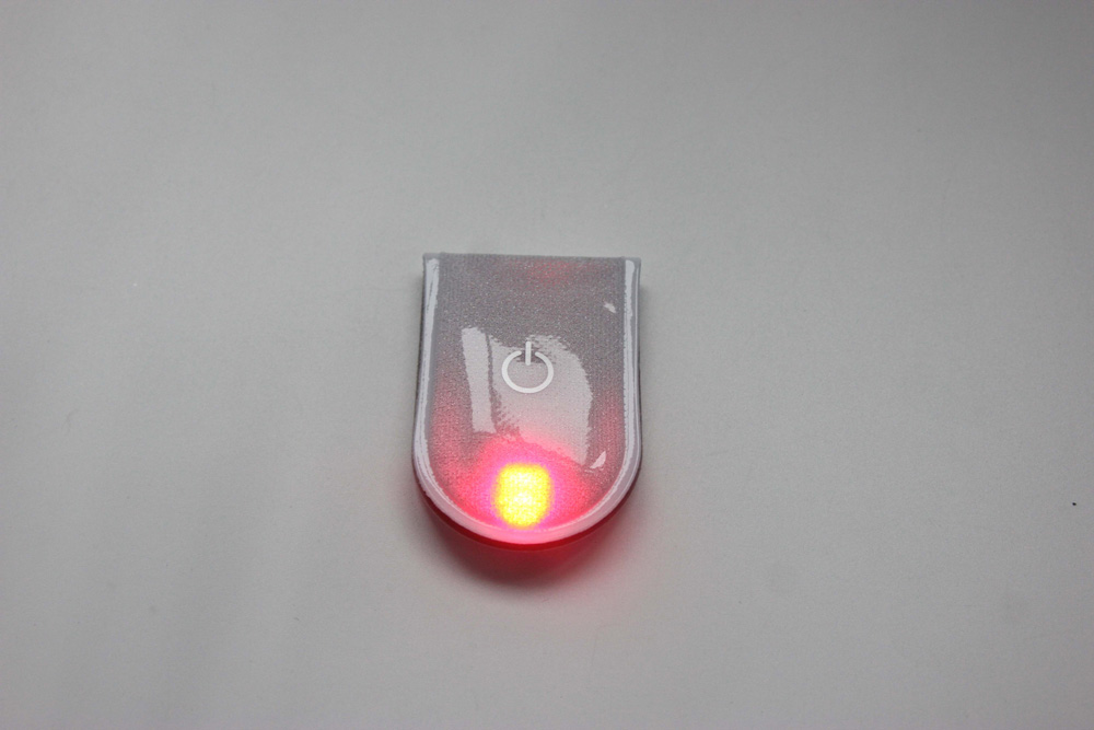 uv31811 3 Light magnet clip-on (UV31811) - Strength & Home Gym - view 3 - UnivFitness