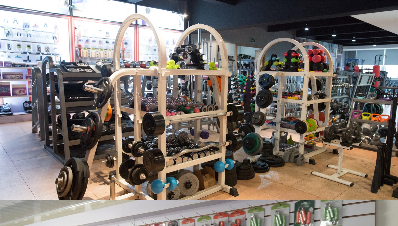 About UnivFitness Dumbbell and kettlebell racks in UnivFitness fitness equipment showroom